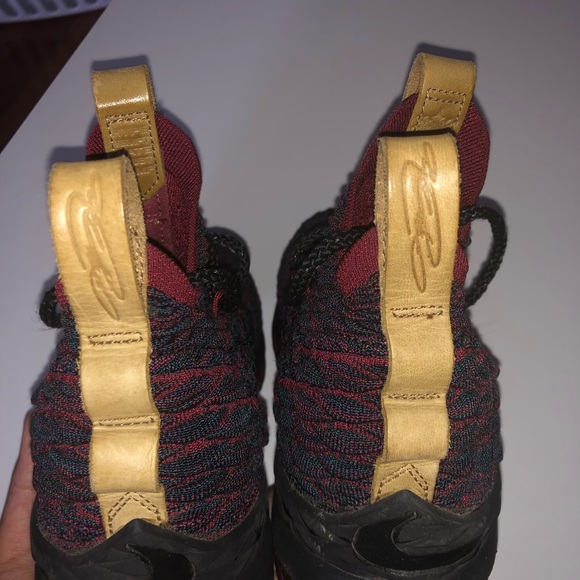Lebron 15 - Picture 4 of 6